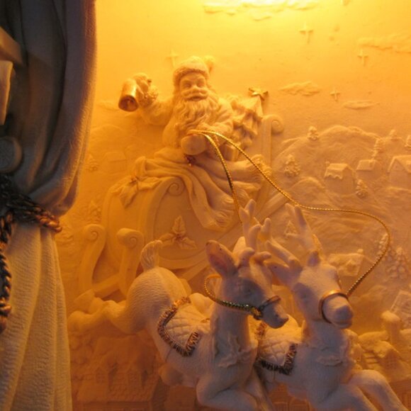 Vintage Casa Elite Christmas Diorama. 12x10x5 inches. White. - Picture 11 of 13